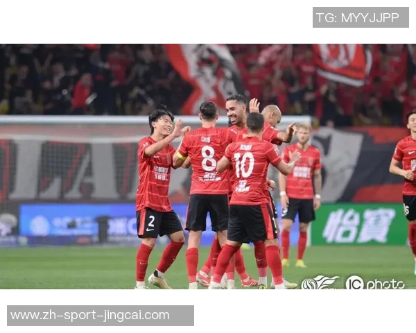 上海绿地与广州恒大激战正酣谁能在中超赛场上笑到最后 上海绿地与广州恒大激战正酣谁能在中超赛场上笑到最后